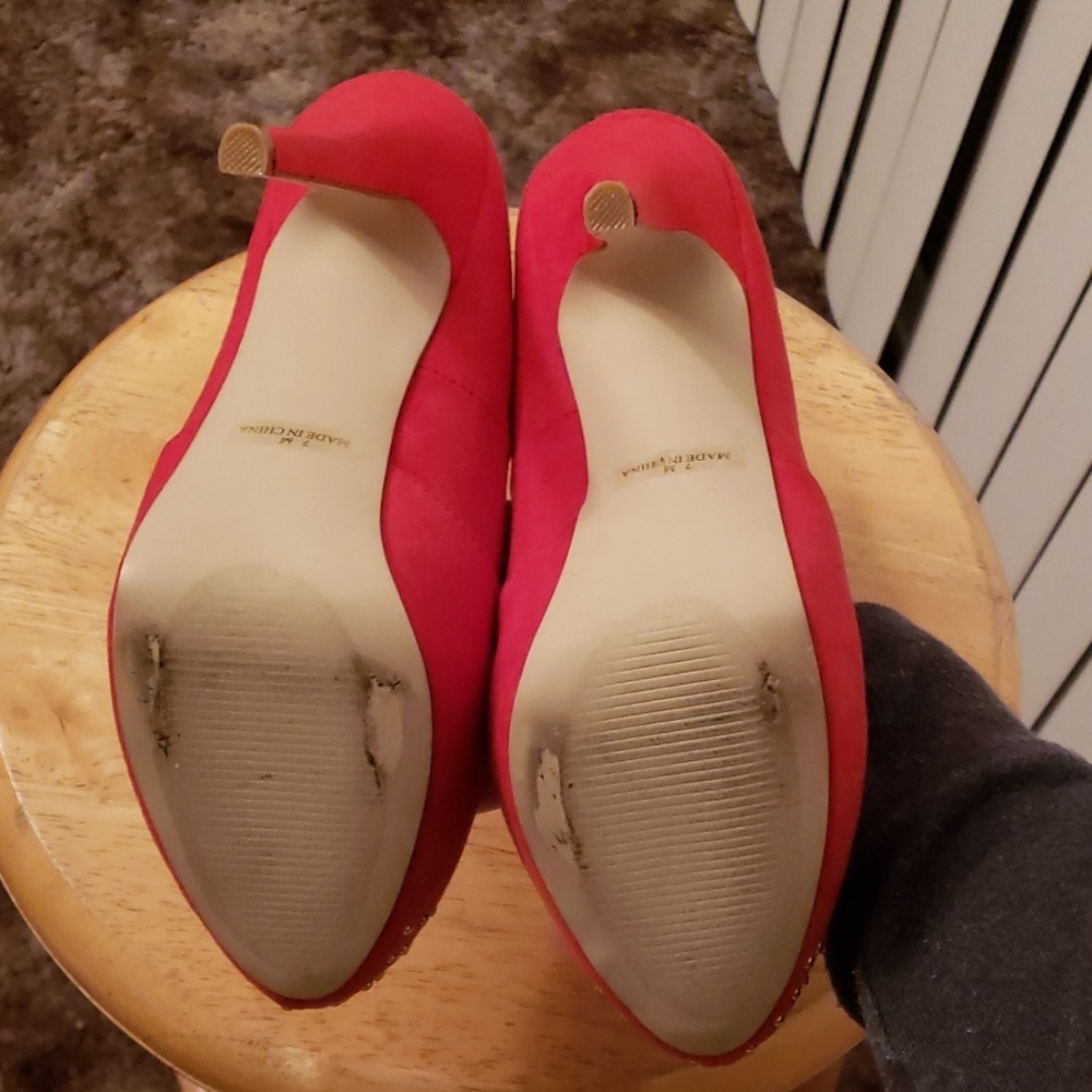 Heels - Picture 4 of 4